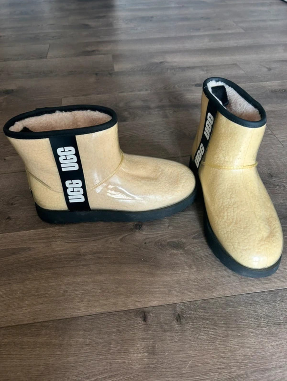 UGG waterproof rain boots women’s size 9
